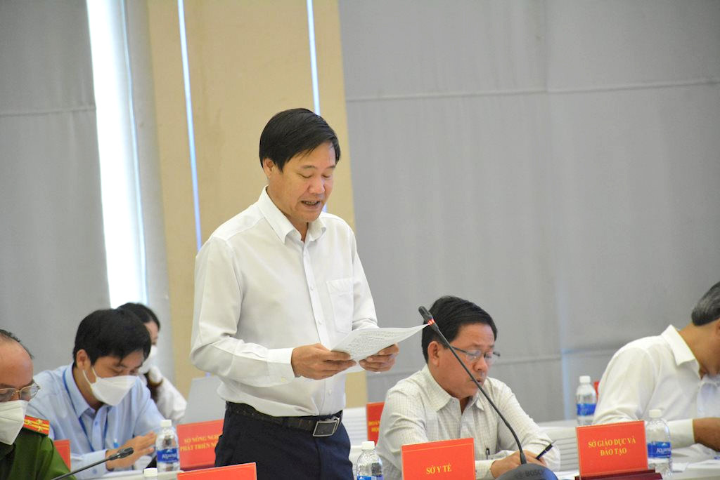 Đồng chí Nguyễn Hồng Chương - Giám đốc Sở Y tế thông tin tình hình hoạt động ngành y tế trong tháng 7.